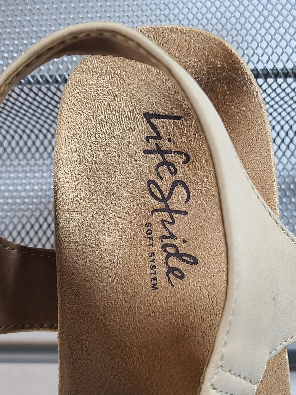 Life Stride Tan Soft System Womens 8.5 Wedge Sandals Suede Insole Stretch
